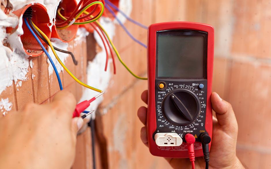 je recherche un électricien Poissy
