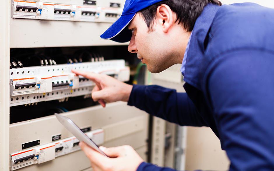 travail électricien Écouen
